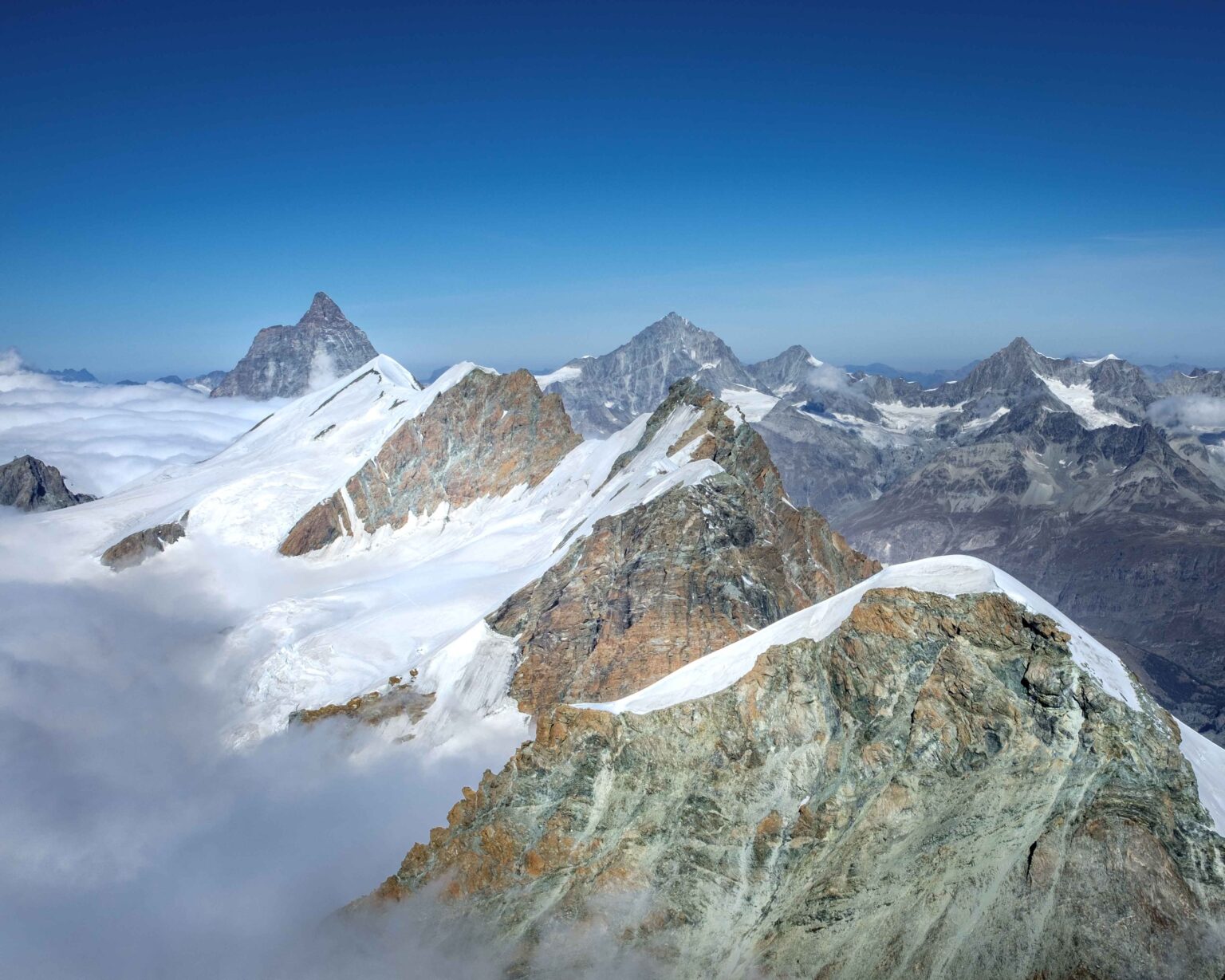 Klipperyg med Matterhorn i horisonten
